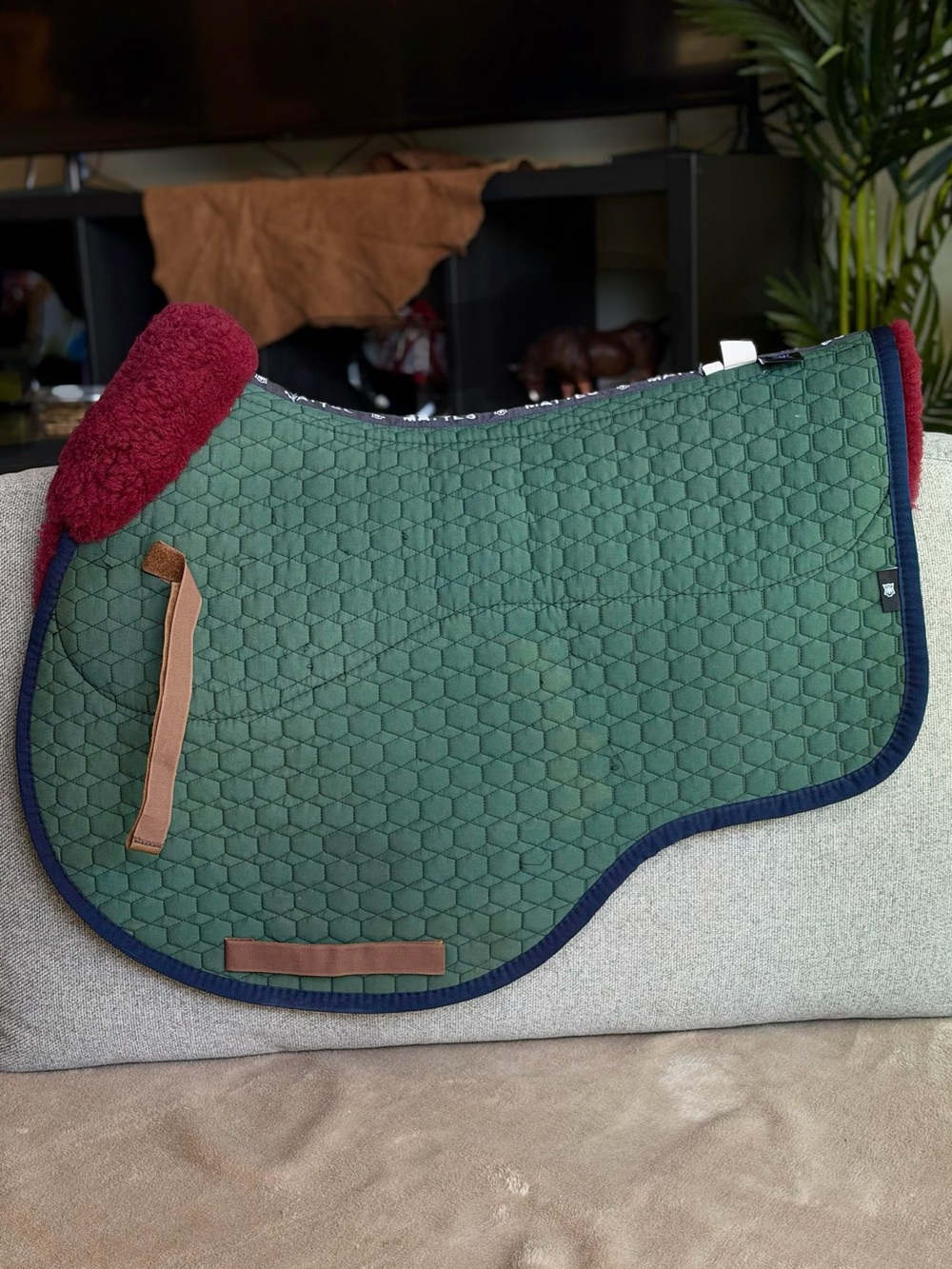 Mattes sheepskin Green Quilted Saddle Pad with burgundy lambskin